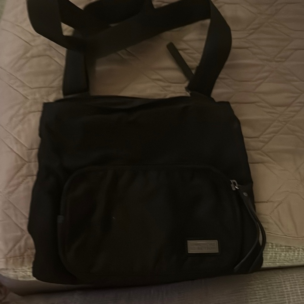 Kenneth Cole Reaction Black Crossbody Bag with Simple Design